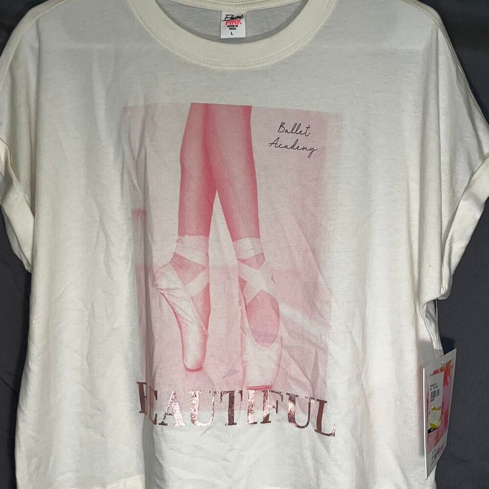 Unbranded Women's White and Cream T-shirt